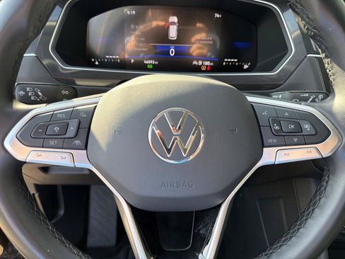 Used 2024 Volkswagen Tiguan SE FWD image 21