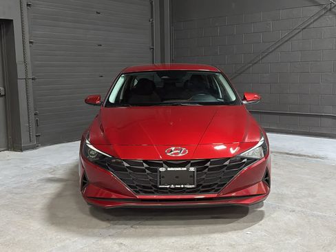 Used 2023 Hyundai Elantra SE FWD image 2