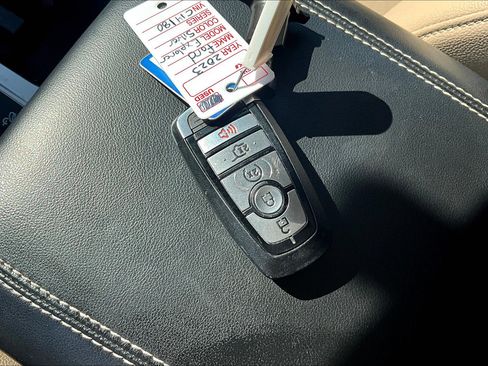 Used 2023 Ford Explorer Limited image 12