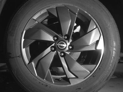 Used 2025 Nissan Rogue SV image 14