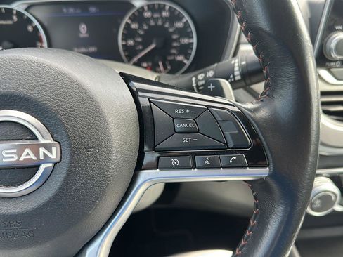 Used 2024 Nissan Altima 2.5 SR FWD image 14