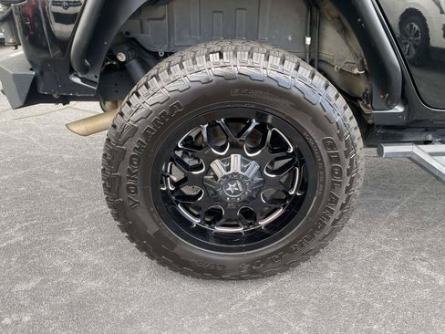Used 2018 Jeep Wrangler Unlimited Sport S AWD/4WD image 9