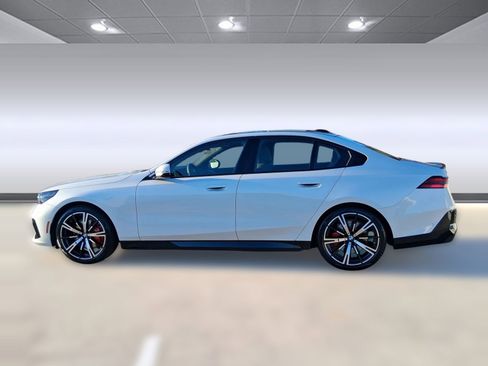 New 2026 BMW 540i xDrive w/ M Sport Package image 2