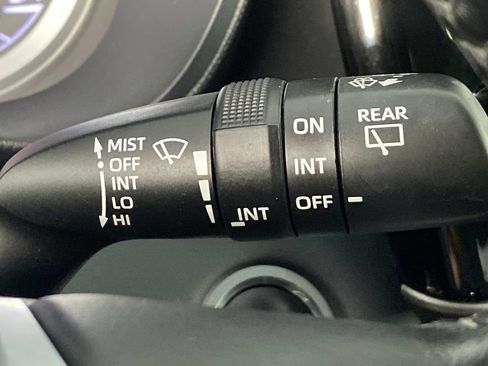 Used 2020 Toyota Highlander LE w/ Protection Package #3 AWD/4WD image 17