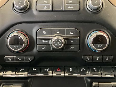 Used 2022 Chevrolet Silverado 1500 High Country w/ Technology Package AWD/4WD image 21