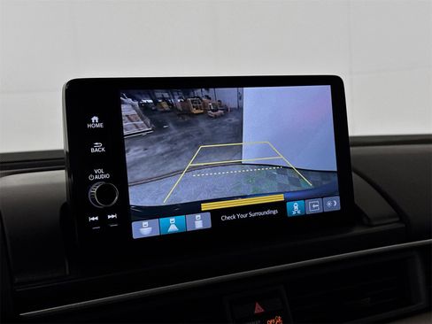 Used 2024 Honda Pilot Touring image 11