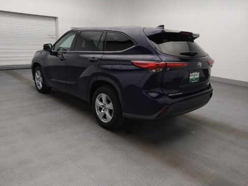 Used 2021 Toyota Highlander LE FWD image 3