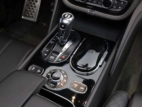 Used 2017 Bentley Bentayga AWD/4WD image 20