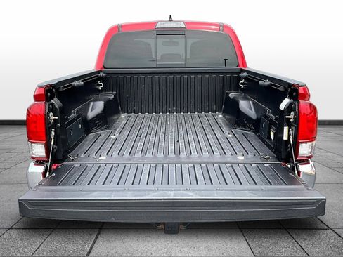 Used 2017 Toyota Tacoma TRD Off-Road w/ Tow Package (A/T) AWD/4WD image 9