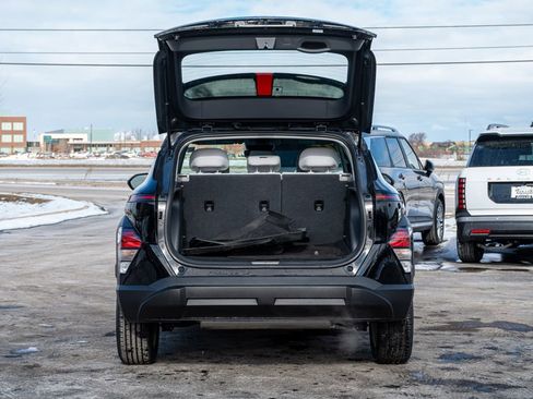 Certified 2025 Hyundai Kona SE image 10