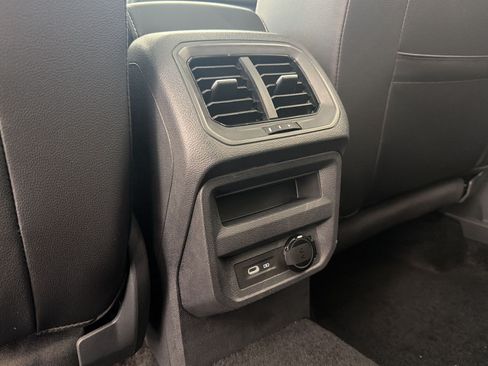 Certified 2024 Volkswagen Tiguan SEL R-Line AWD/4WD image 33