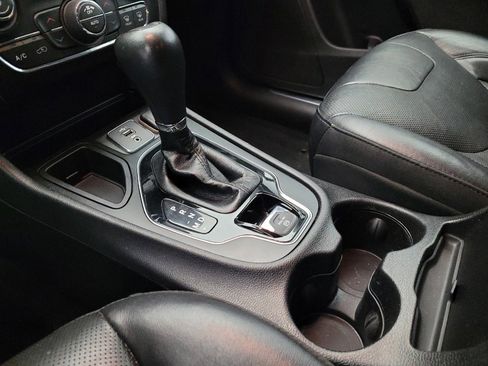 Used 2020 Jeep Cherokee Limited image 26