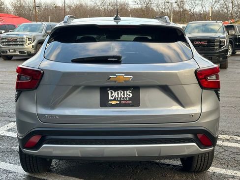 Used 2024 Chevrolet Trax LT w/ LT Convenience Package image 5