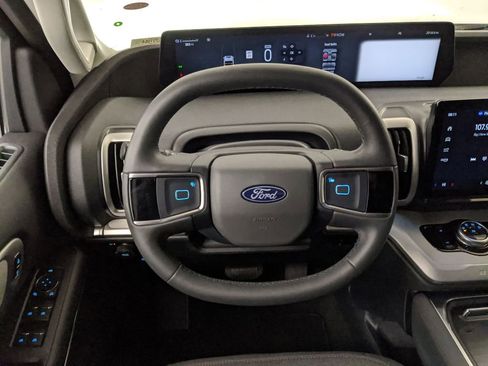 New 2025 Ford Expedition Active image 15