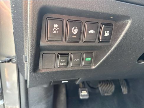Used 2019 Nissan Rogue SV AWD/4WD image 11