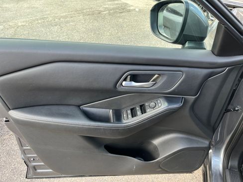 Used 2025 Nissan Rogue SV image 18