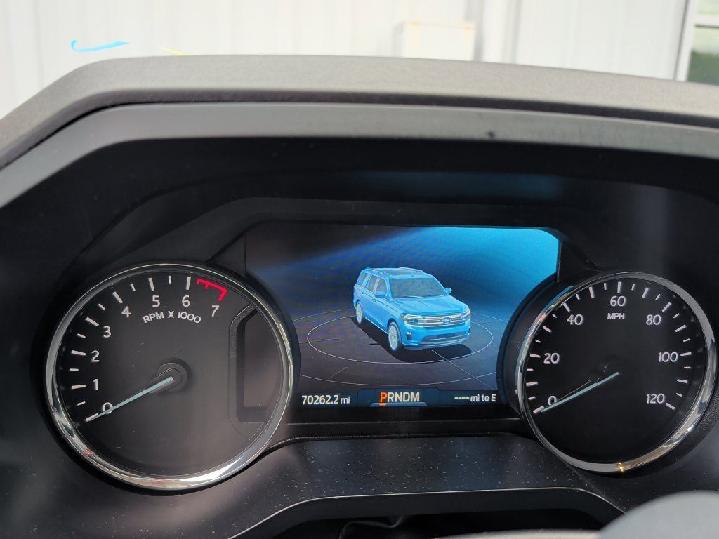 Used 2024 Ford Expedition XLT RWD image 2