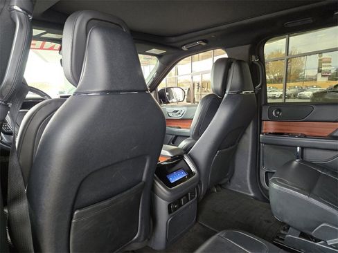 Used 2024 Lincoln Navigator Reserve image 12