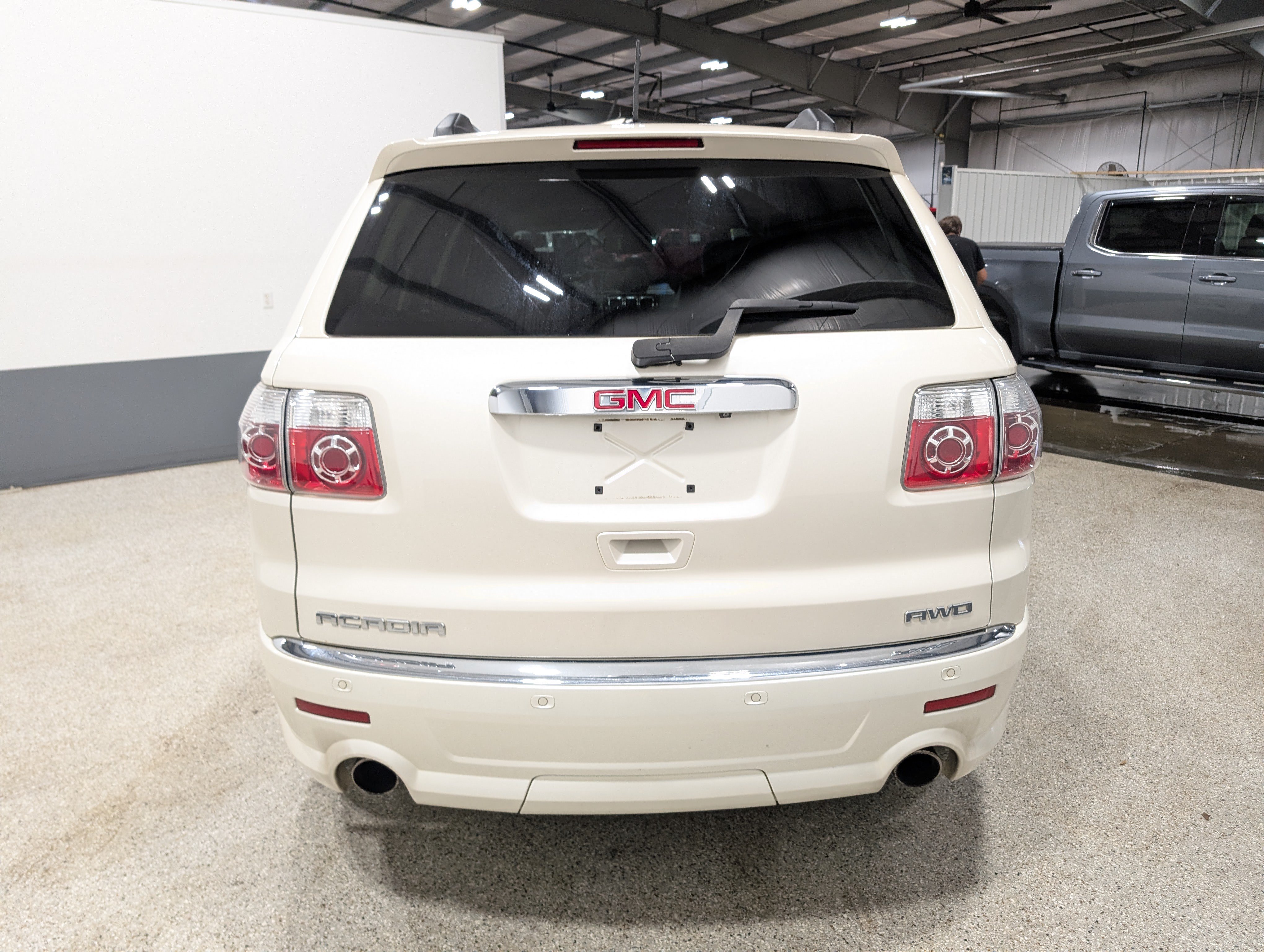 Used 2011 GMC Acadia Denali AWD/4WD image 4