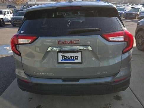 Used 2024 GMC Terrain SLE image 5