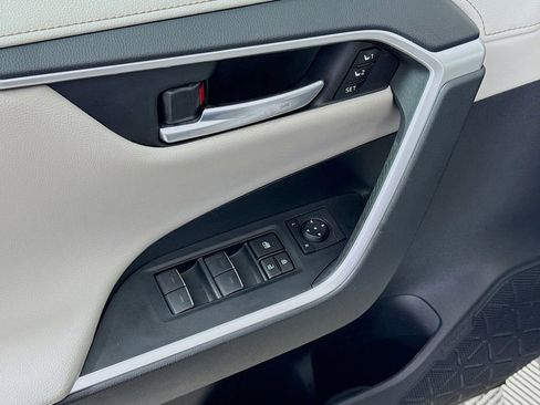 Used 2024 Toyota RAV4 Limited image 18