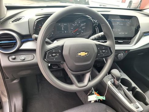 New 2026 Chevrolet Trax LS w/ LS Convenience Package FWD image 9