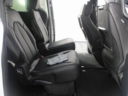 New 2026 Chrysler Pacifica Select image 22