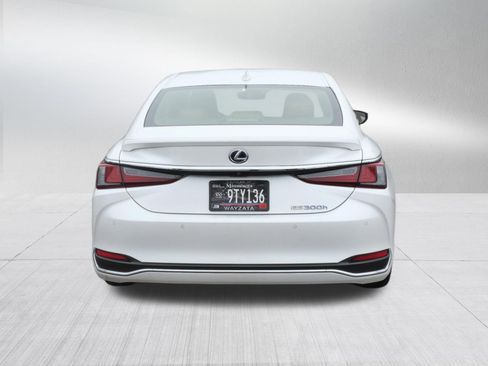 Used 2019 Lexus ES 300h w/ Accessory Package 2 image 6