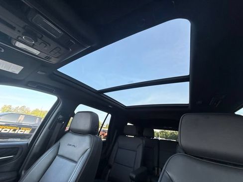 Used 2023 GMC Yukon Denali RWD image 39
