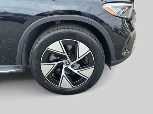 Used 2024 Mercedes-Benz GLC 300 4MATIC image 10