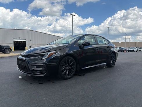 Used 2023 Toyota Corolla SE w/ Carpet Mat Package (TMS) image 3