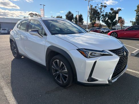 Used 2019 Lexus UX 200 image 2