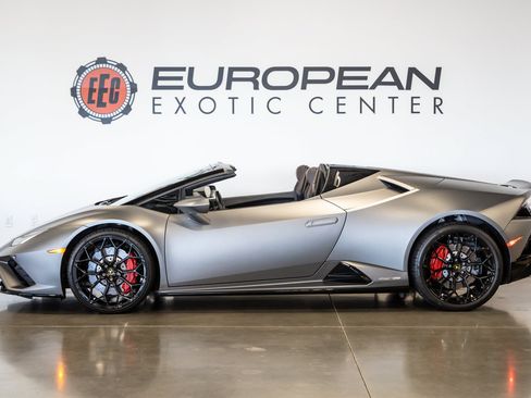 Used 2021 Lamborghini Huracan EVO RWD image 8