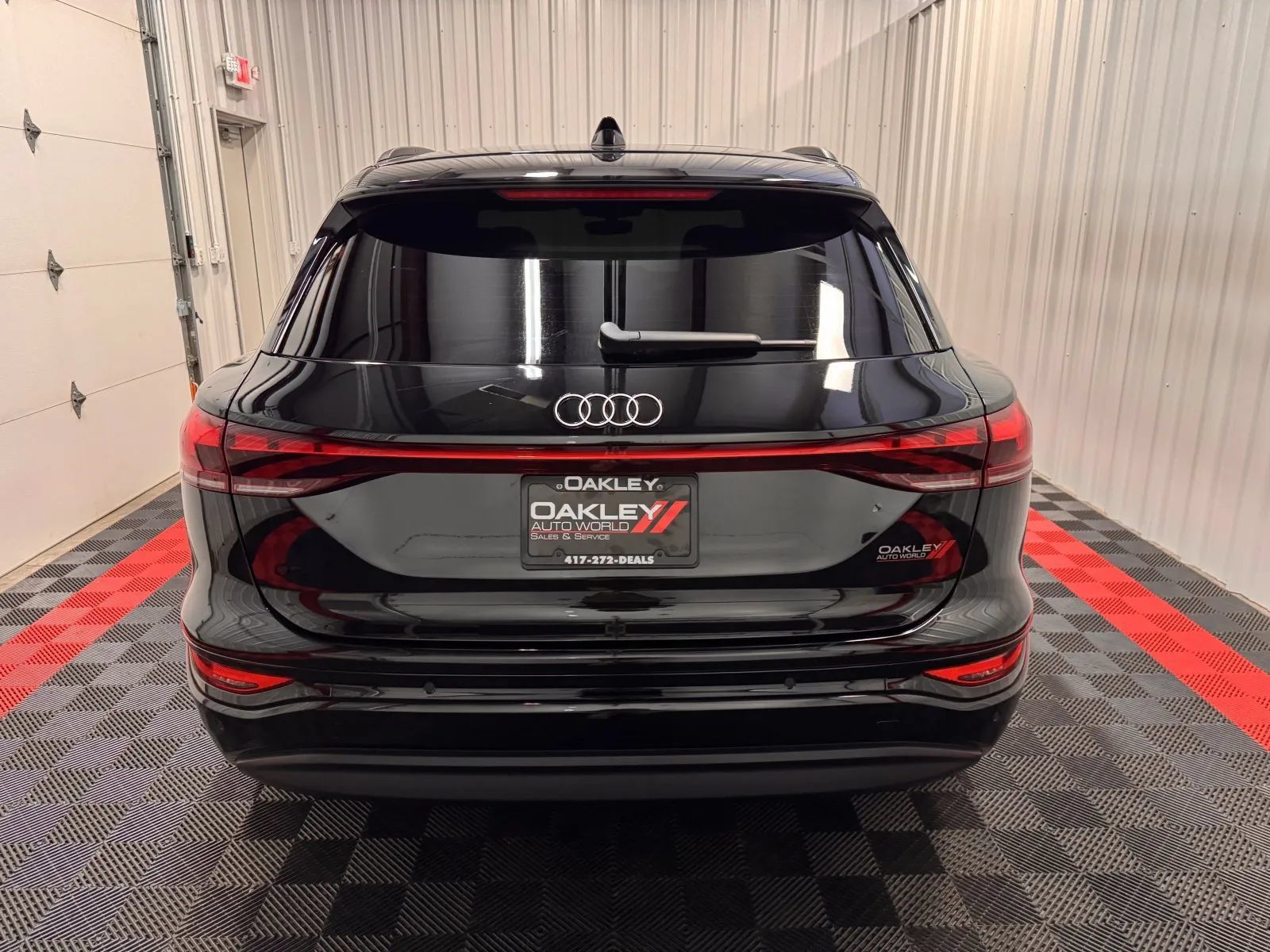 Used 2025 Audi Q6 e-tron Prestige w/ 20" Wheel Package AWD/4WD image 3