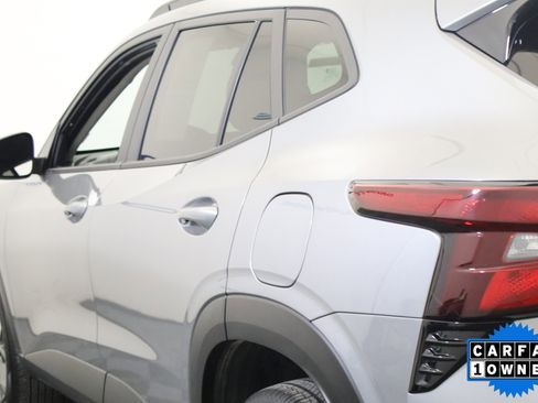 Used 2025 Chevrolet Trax LT image 10