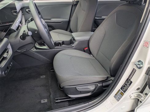 Used 2025 Kia K4 LXS image 14
