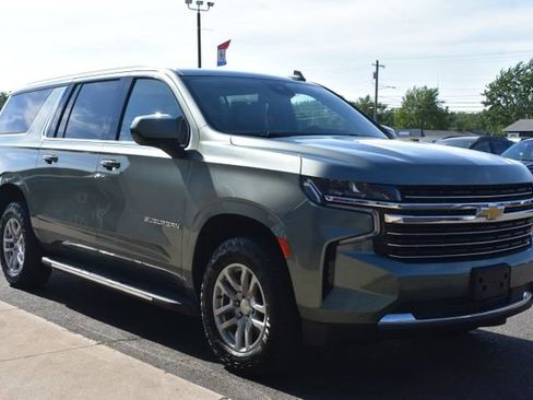 Used 2023 Chevrolet Suburban LT AWD/4WD image 12