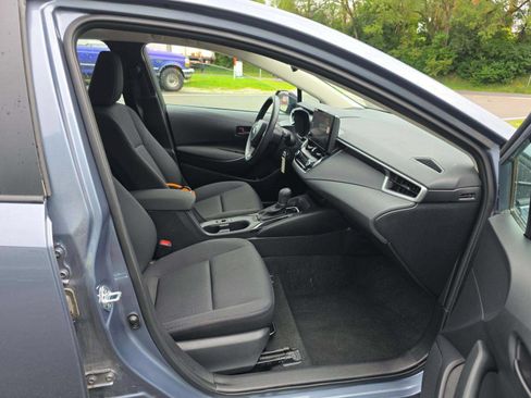 Used 2025 Toyota Corolla LE FWD image 22