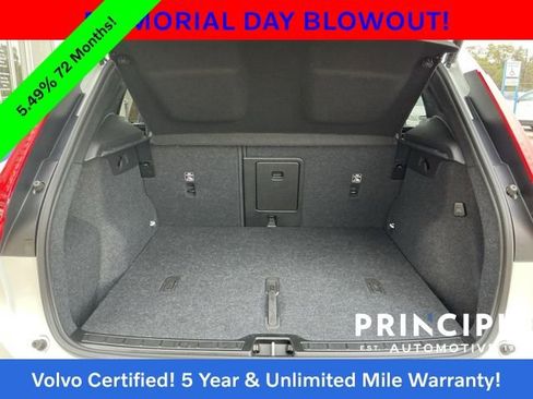 Used 2025 Volvo XC40 B5 Plus AWD/4WD image 15