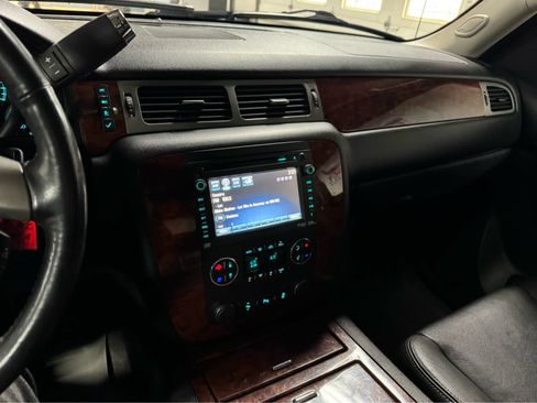 Used 2012 Chevrolet Avalanche LTZ image 17