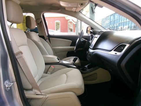 Used 2018 Dodge Journey SXT w/ Safe & Sound Group FWD image 21