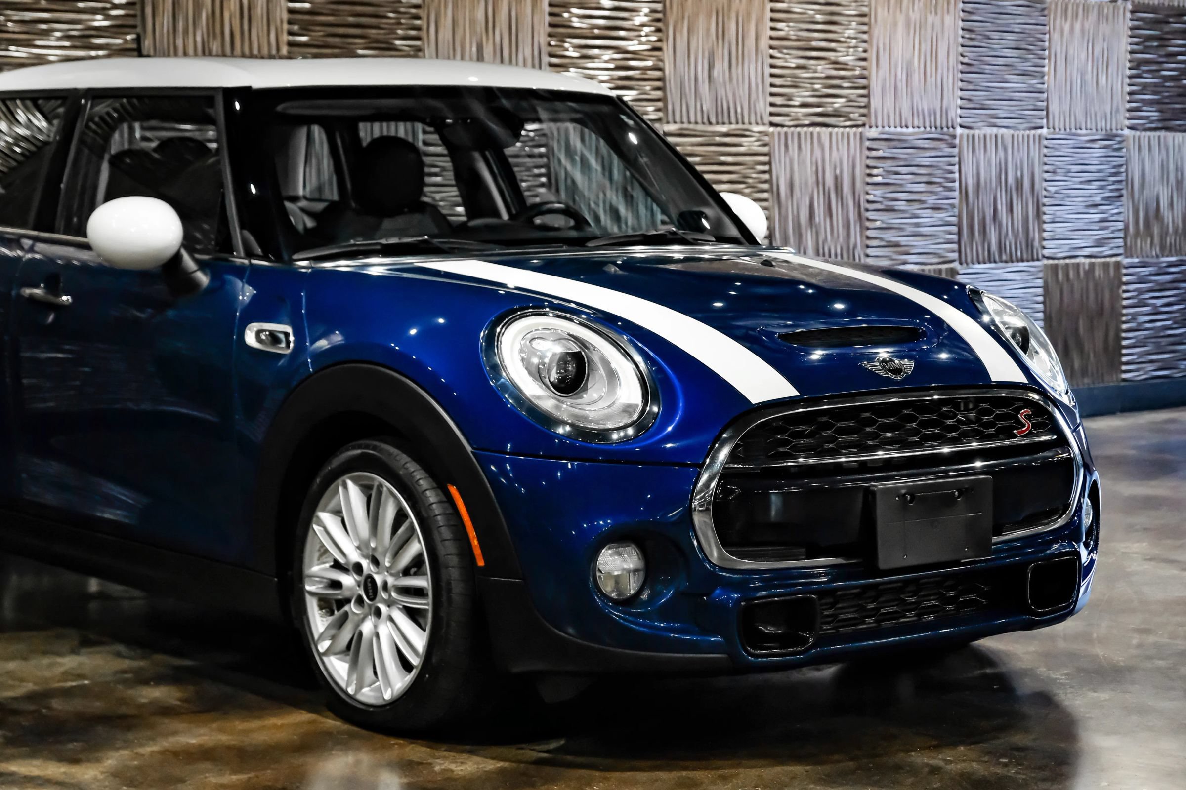 Used 2018 MINI Cooper S w/ Premium Package FWD image 7