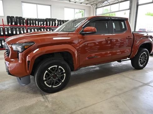 Used 2025 Toyota Tacoma TRD Sport AWD/4WD image 9