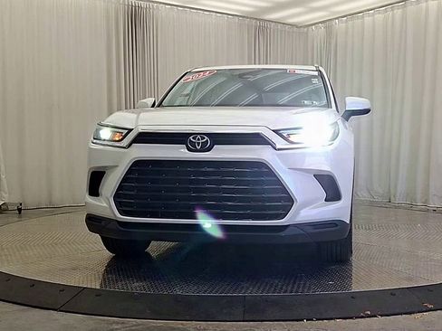 Certified 2024 Toyota Grand Highlander XLE image 4