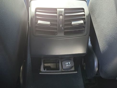 Used 2014 Mercedes-Benz E 250 BlueTEC Sedan image 21