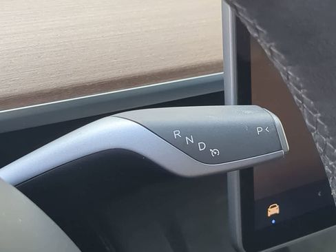 Used 2024 Tesla Model Y Long Range image 32