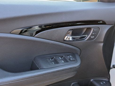 Used 2017 Honda Pilot Touring image 10