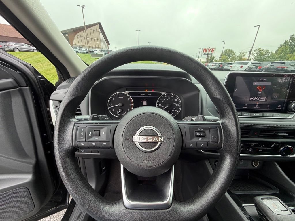 Used 2024 Nissan Rogue S AWD/4WD image 27