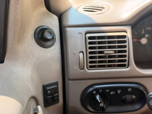 Used 2005 Ford Explorer Eddie Bauer RWD image 14