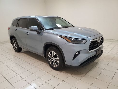 Used 2023 Toyota Highlander XLE FWD image 26